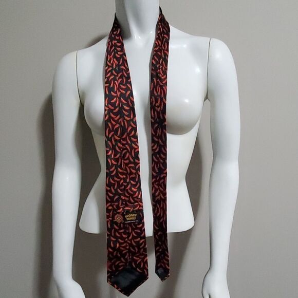 Looney Tunes Pepper Patterned Silk Tie - Picture 3 of 4